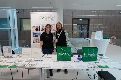 Birgit-u.-Wellcon-Kollegin-Infostand.JPG