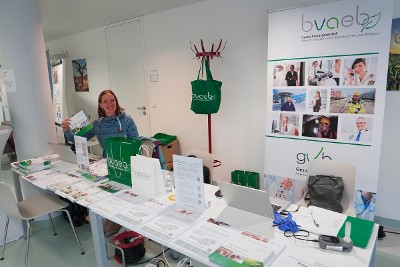 Miriam-Infostand.JPG